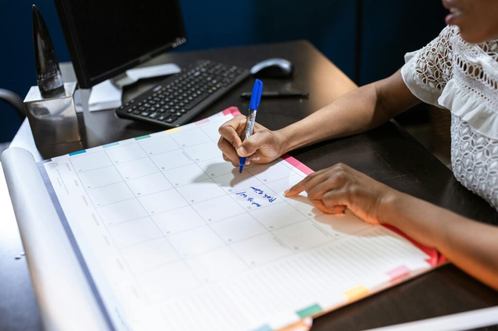 college student planning scholarship application deadlines on calendar